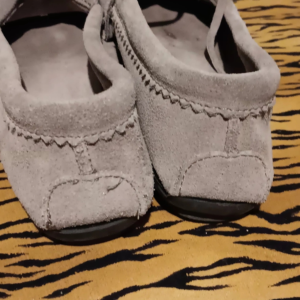 Minnetonka Gray Suede Beaded Moccasin Loafers - Picture 6 of 9